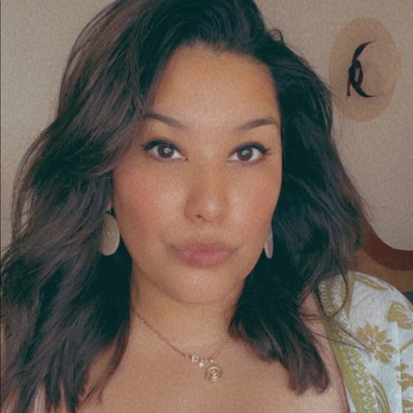 Meet your Posher, Stephanie - Picture 3 of 3